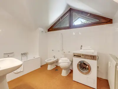 Badezimmer mit Badewanne