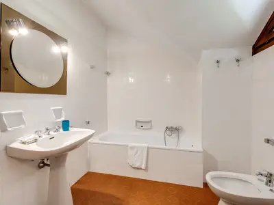 Badezimmer mit Badewanne
