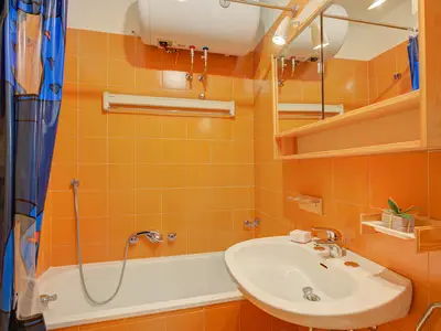 Badezimmer mit Badewanne