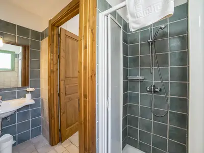 Badezimmer mit Dusche