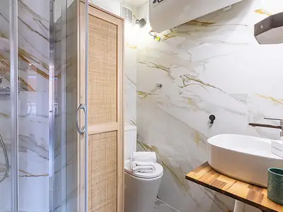 Badezimmer mit Dusche