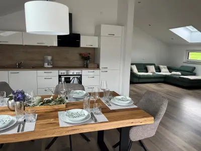 Küche und Wohnzimmer