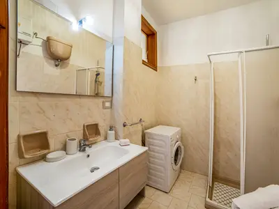 Badezimmer mit Dusche