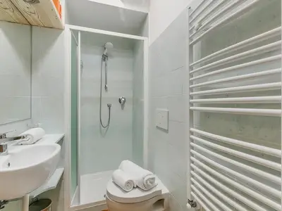 Badezimmer mit Dusche