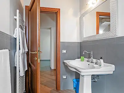 Badezimmer mit Dusche