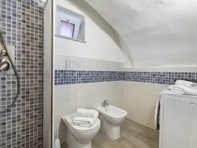 Badezimmer mit Dusche