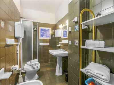 Badezimmer mit Dusche