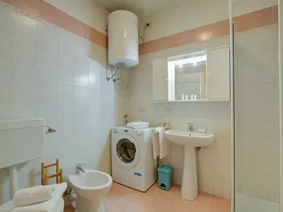 Badezimmer mit Dusche