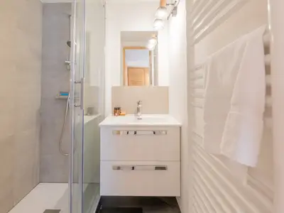 Badezimmer mit Dusche