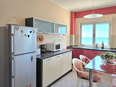 Küche und Essbereich