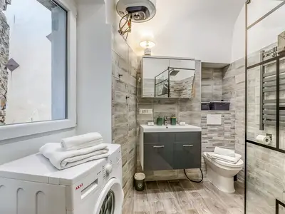 Badezimmer mit Dusche