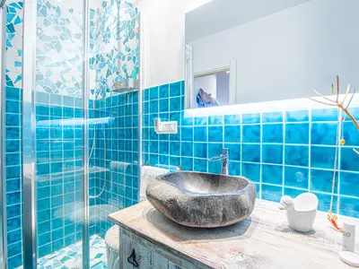 Badezimmer mit Dusche