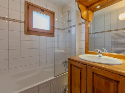 Badezimmer mit Badewanne