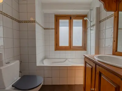 Badezimmer mit Badewanne