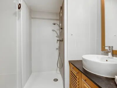 Badezimmer mit Dusche