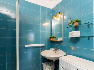 Badezimmer mit Dusche