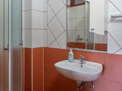 Badezimmer mit Dusche