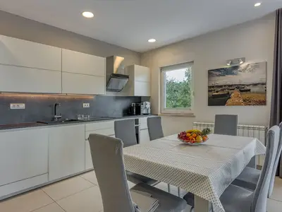 Küche und Essbereich