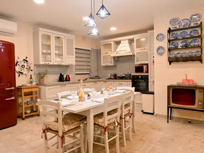 Küche und Essbereich