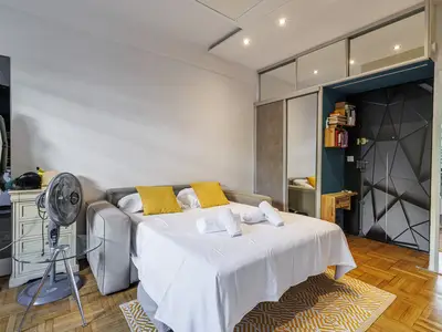 Schlafsofa (Schlafbereich für Studio)