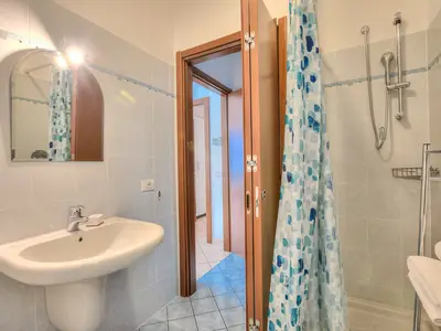 Badezimmer mit Dusche