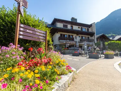 Wohnhaus am Eingang des Dorfes