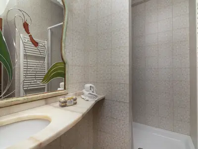 Badezimmer mit Dusche