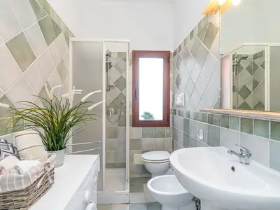 Badezimmer mit Dusche