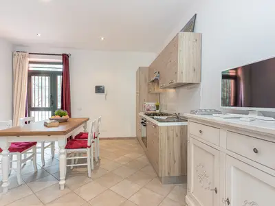 Esstisch mit Küche im Wohnzimmer