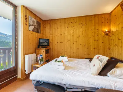 Bequeme Doppelschlafcouch im Wohnbereich