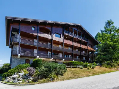 Außenansicht eines Mehrfamilienhauses