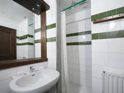 Badezimmer mit Dusche