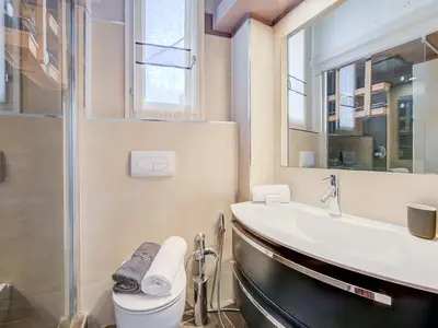 Badezimmer mit Dusche