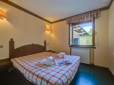 Schlafzimmer mit Doppelbett