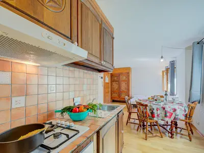 Küche und Essbereich