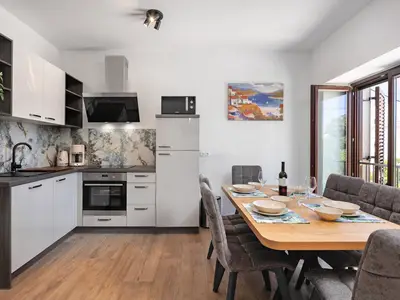 Küche und Essbereich