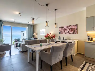 Offene Esszimmerküche und Wohnzimmer