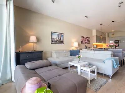 Wohnzimmer, Esszimmer und Küche sind offen gestaltet