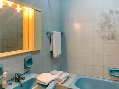 Badezimmer mit Badewanne