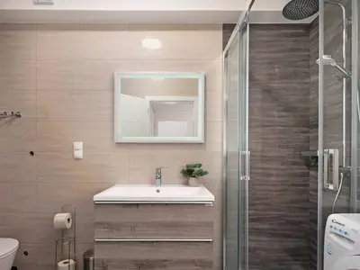 Badezimmer mit Dusche