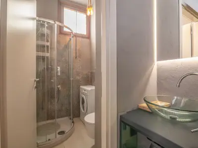 Badezimmer mit Dusche