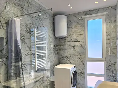 Badezimmer mit Dusche