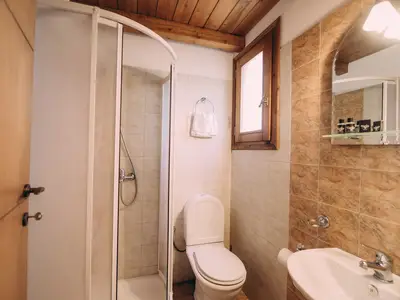 Badezimmer mit Dusche