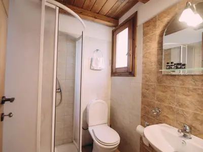 Badezimmer mit Dusche