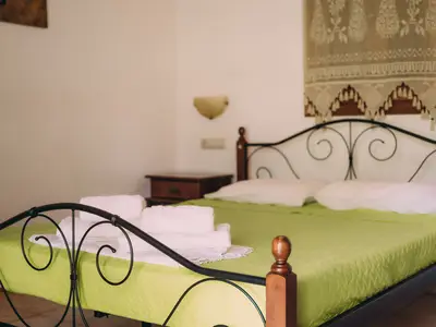 Schlafbereich mit Doppelbett