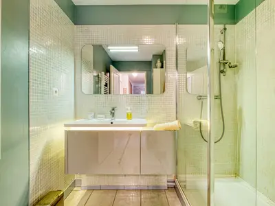 Badezimmer mit Dusche