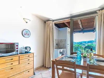 Küche und Essbereich