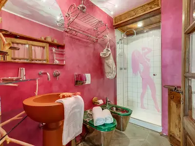 Badezimmer mit Dusche