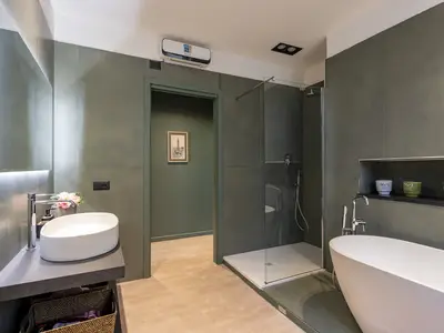 Badezimmer mit Dusche