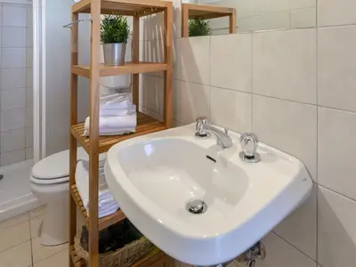 Badezimmer mit Dusche